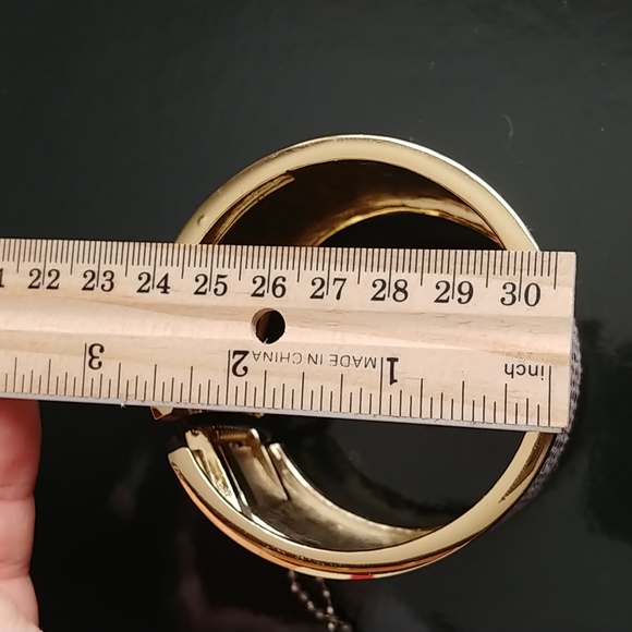 Large metal cuff bangle bracelet NWT - Picture 4 of 4